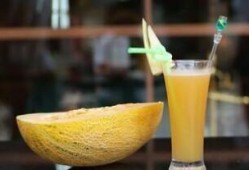 喝水吃哈密瓜,哈密瓜与水的完美搭配