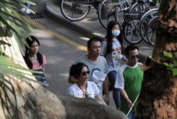 白鹿片场花絮路人吃瓜