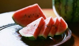 在朝堂里吃瓜,揭秘宫廷里的“吃瓜”文化