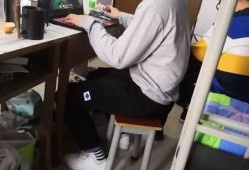 带你吃瓜宿舍大妈,宿舍大妈的“吃瓜”生活