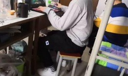 带你吃瓜宿舍大妈,宿舍大妈的“吃瓜”生活