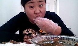 高碑店吃瓜视频胖子,胖子引发网友热议，揭秘网络红人背后的故事