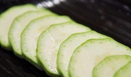 小瓜烤多久可以吃