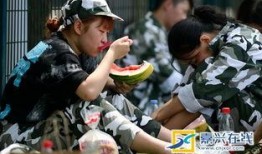 吃瓜军训妹,青春活力与军旅风采的完美融合